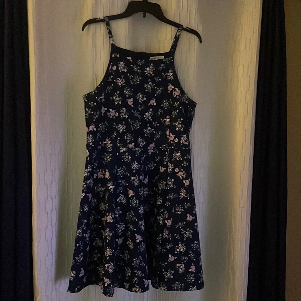Cute blue flower sundress. Great material.